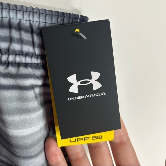 Under Amour Swim Shorts NWT XXL Bathing Trunks Gray Black Striped Men’s - Picture 2 of 8